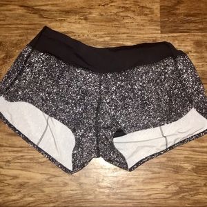 Lululemon Black/White Pebble Speed Shorts SIZE 8